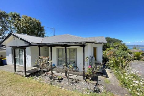 Photo of property in 28 Harrybrook Road, Green Bay, Auckland, 0604