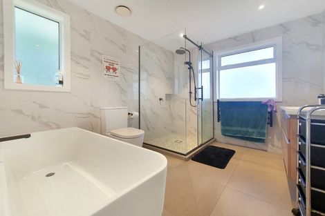 Photo of property in 102 Park Hill Road, Birkenhead, Auckland, 0626