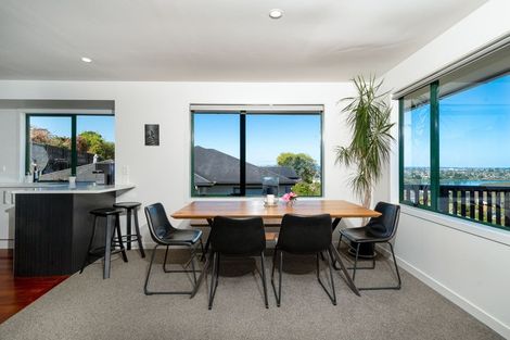 Photo of property in 8a Worthington Place, West Harbour, Auckland, 0618