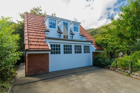 Photo of property in 10 Maire Street, Eastbourne, Lower Hutt, 5013