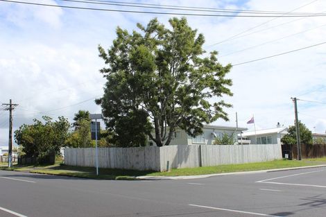 Photo of property in 1/2 Tiri Tiri Road, Birkdale, Auckland, 0626