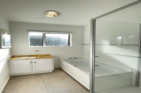 Photo of property in 2/127 Stapleford Crescent, Browns Bay, Auckland, 0630