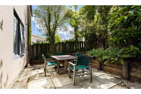 Photo of property in 2/24 Merton Avenue, Glenfield, Auckland, 0627