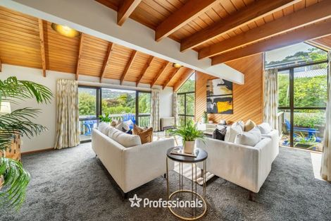 Photo of property in 6 Cassis Place, Crofton Downs, Wellington, 6035