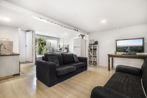 Photo of property in 2/55 Glenmore Road, Sunnyhills, Auckland, 2010