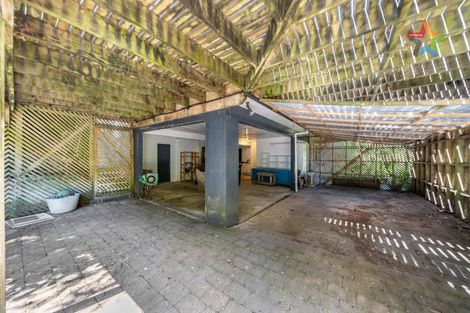 Photo of property in 12 Whiorau Grove, Lowry Bay, Lower Hutt, 5013