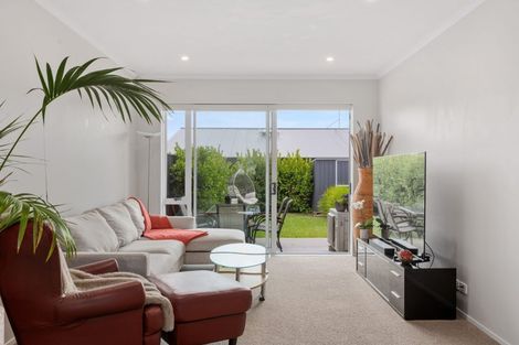 Photo of property in 26a Taikura Avenue, Red Beach, 0932