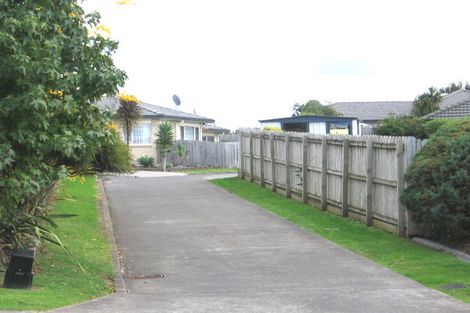 Photo of property in 98 Buscomb Avenue, Henderson, Auckland, 0610