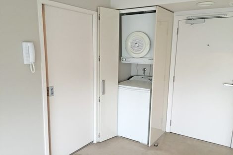 Photo of property in Halsey Apartments At Lighter Quay, 412/77 Halsey Street, Auckland Central, Auckland, 1010