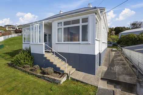 Photo of property in 108 Marine Parade, Bluff, 9814