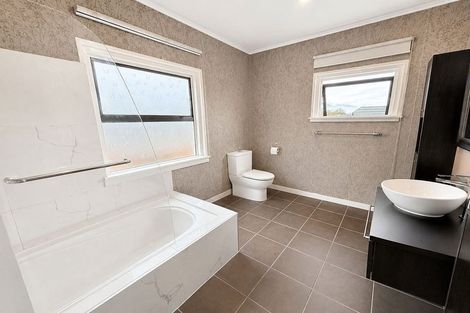 Photo of property in 67 Memorial Avenue, Ilam, Christchurch, 8053