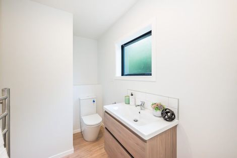 Photo of property in 10 Kakariki Grove, Waikanae, 5036