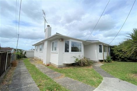 Photo of property in 35 Raleigh Road, Northcote, Auckland, 0627