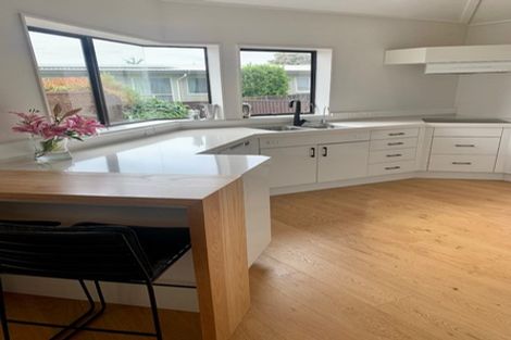 Photo of property in 1/70 Ocean View Road, Northcote, Auckland, 0627