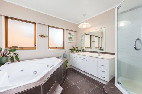 Photo of property in 221 Vipond Road, Stanmore Bay, Whangaparaoa, 0932