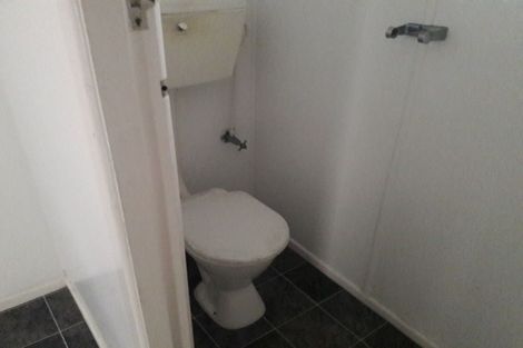 Photo of property in 1/6 Woodall Place, Totara Vale, Auckland, 0627