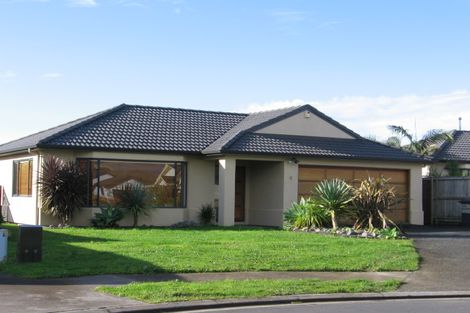 Photo of property in 13 Newry Close, East Tamaki Heights, Auckland, 2016