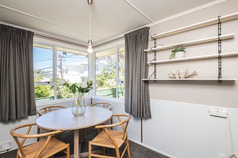 Photo of property in 8 Link Road, Newlands, Wellington, 6037