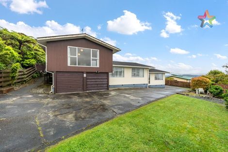Photo of property in 2 Honeysuckle Grove, Maungaraki, Lower Hutt, 5010