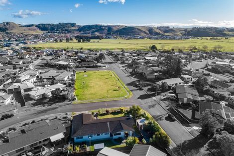 Photo of property in 1 Cardiff Place, Tamatea, Napier, 4112