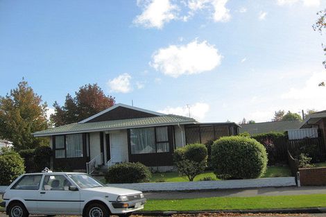 Photo of property in 68 Solway Avenue, Ilam, Christchurch, 8041