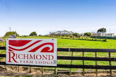 Photo of property in 630 South Road, Omata, New Plymouth, 4374