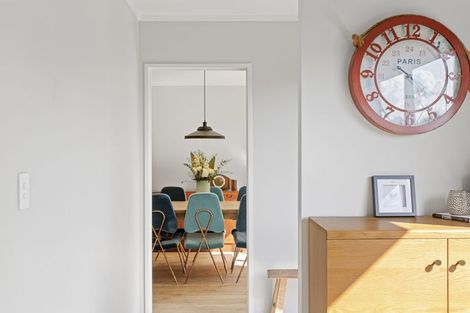 Photo of property in 13a Avonleigh Road, Green Bay, Auckland, 0604