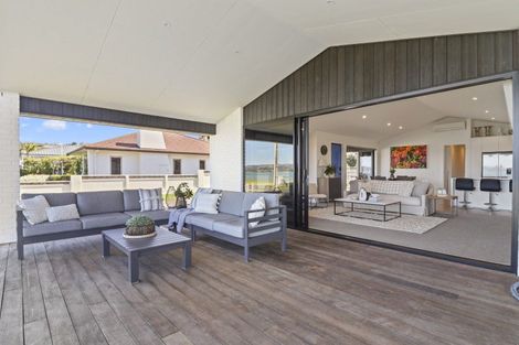 Photo of property in 32 The Esplanade, Omokoroa, 3114