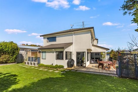 Photo of property in 2 Seascape View, Paremata, Porirua, 5024