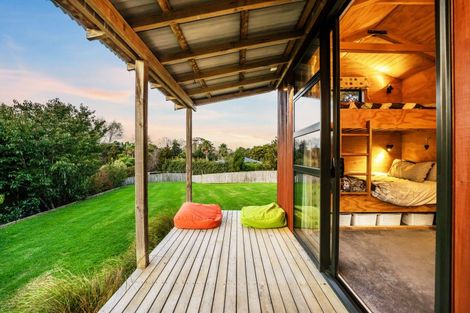 Photo of property in 6 Gavinike Place, Waimauku, 0812