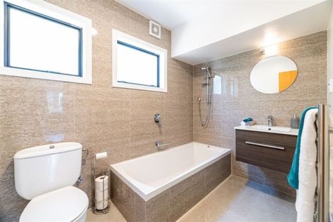 Photo of property in 1/141 Weatherly Road, Torbay, Auckland, 0630