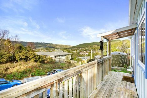 Photo of property in 74 Kiwi Crescent, Tawa, Wellington, 5028