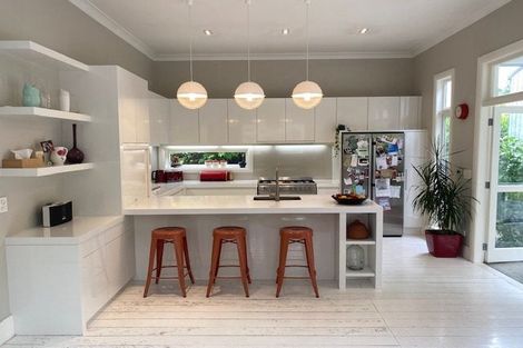 Photo of property in 48 Derwent Street, Island Bay, Wellington, 6023