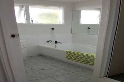 Photo of property in 1/36 Knightsbridge Drive, Forrest Hill, Auckland, 0620