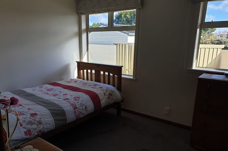 Photo of property in 8 Saulbrey Grove, Woburn, Lower Hutt, 5010