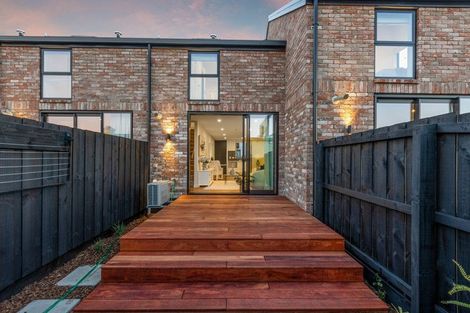 Photo of property in 2/196 Hills Road, Edgeware, Christchurch, 8013