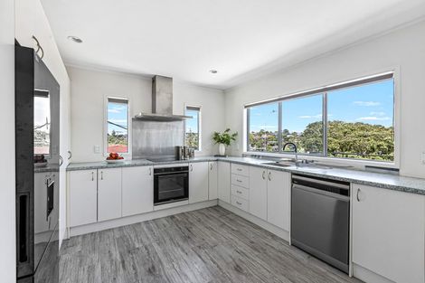 Photo of property in 1/525 Beach Road, Murrays Bay, Auckland, 0630