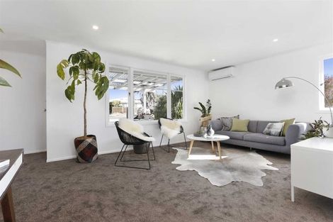 Photo of property in 4 Neil Avenue, Te Atatu Peninsula, Auckland, 0610