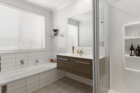 Photo of property in 8 Vista Close, Omokoroa, 3114