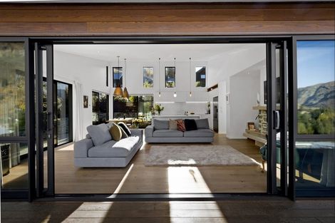 Photo of property in 3 Mcqueen Place, Arthurs Point, Queenstown, 9371