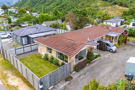 Photo of property in 131a Waikawa Road, Picton, 7220