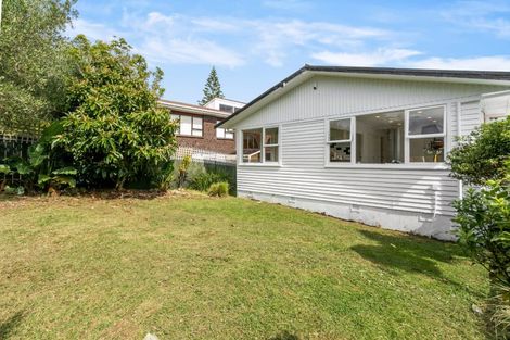 Photo of property in 2/4202a Great North Road, Glendene, Auckland, 0602