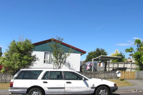 Photo of property in 2/4 Jumento Place, Unsworth Heights, Auckland, 0632