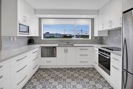 Photo of property in 11 Furlong Street, Hawera, 4610