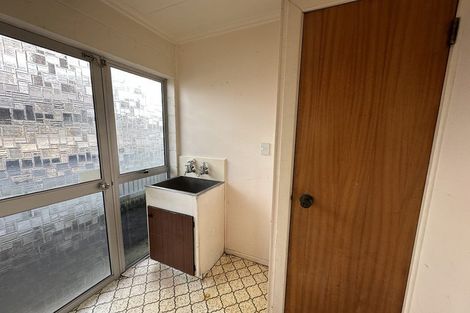 Photo of property in 82 Pioneer Road, Moturoa, New Plymouth, 4310