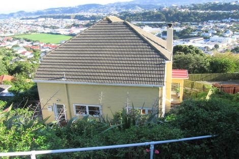 Photo of property in 105 Nevay Road, Miramar, Wellington, 6022