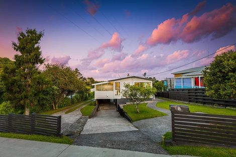 Photo of property in 18 Waimumu Road, Massey, Auckland, 0614