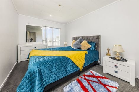 Photo of property in 8 Pesaro Place, Clover Park, Auckland, 2023