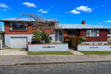 Photo of property in 16 Kinmont Crescent, Kinmont Park, Mosgiel, 9024