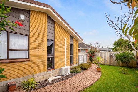 Photo of property in 1/10 Hillcrest Avenue, Hillcrest, Auckland, 0627